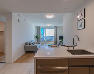 889 Francisco Street - Photo Thumbnail 32
