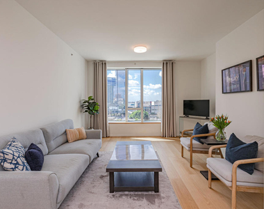 889 Francisco Street - Photo Thumbnail 22