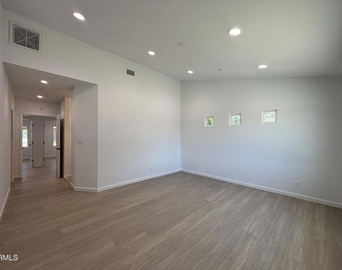 2230 Sherwood Place - Photo Thumbnail 21