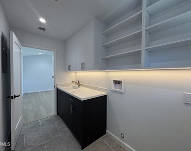 2230 Sherwood Place - Photo Thumbnail 11
