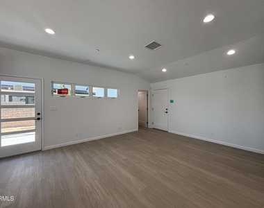 2230 Sherwood Place - Photo Thumbnail 6