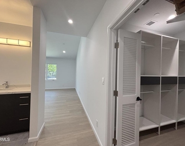 2230 Sherwood Place - Photo Thumbnail 23
