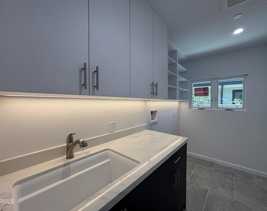 2230 Sherwood Place - Photo Thumbnail 10