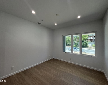 2230 Sherwood Place - Photo Thumbnail 17