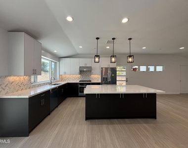 2230 Sherwood Place - Photo Thumbnail 2