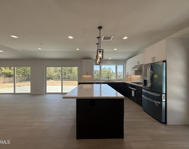 2230 Sherwood Place - Photo Thumbnail 9