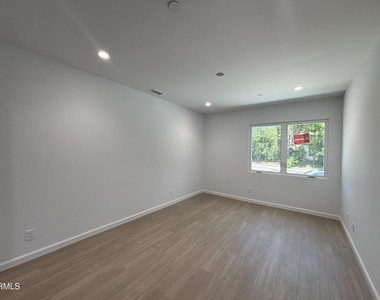 2230 Sherwood Place - Photo Thumbnail 14
