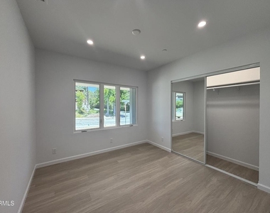 2230 Sherwood Place - Photo Thumbnail 16