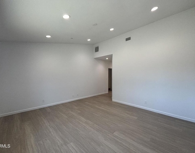 2230 Sherwood Place - Photo Thumbnail 20