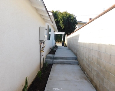 1111 Carol - Photo Thumbnail 2