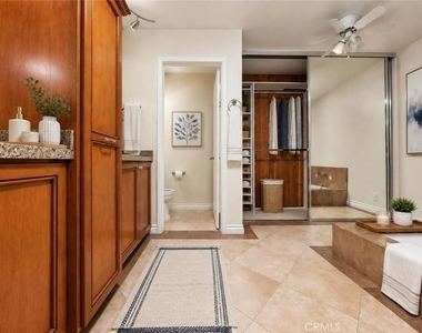 9881 Foxrun Drive - Photo Thumbnail 8