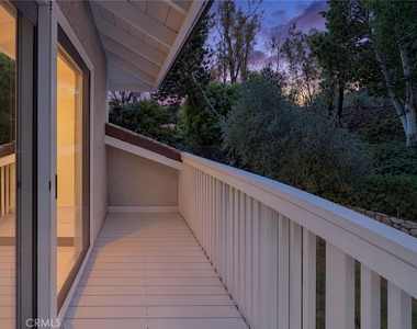 9881 Foxrun Drive - Photo Thumbnail 5