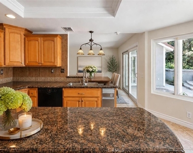 9881 Foxrun Drive - Photo Thumbnail 17