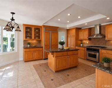 9881 Foxrun Drive - Photo Thumbnail 13
