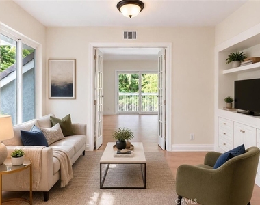 9881 Foxrun Drive - Photo Thumbnail 7