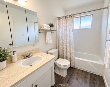 315 E 8th Street - Photo Thumbnail 6