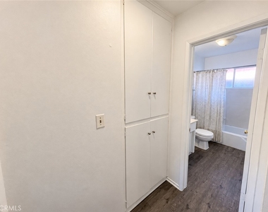 315 E 8th Street - Photo Thumbnail 5
