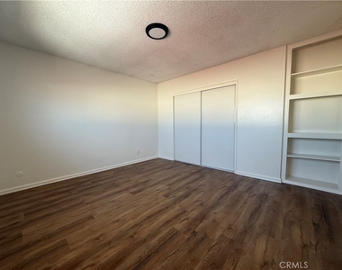 11413 Menlo - Photo Thumbnail 7