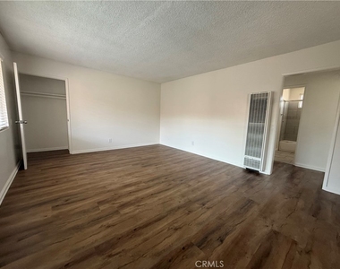 11413 Menlo - Photo Thumbnail 2