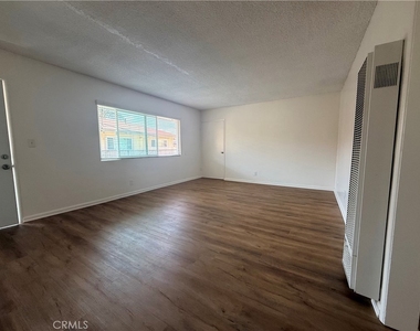 11413 Menlo - Photo Thumbnail 3