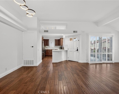 88 Corsica Drive - Photo Thumbnail 7