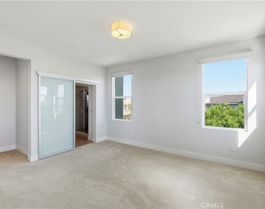 1 Vantis Drive - Photo Thumbnail 20