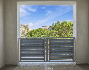1 Vantis Drive - Photo Thumbnail 9