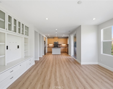 1 Vantis Drive - Photo Thumbnail 7