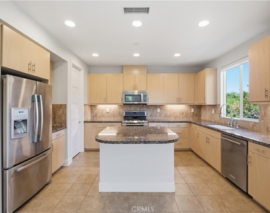 1 Vantis Drive - Photo Thumbnail 12