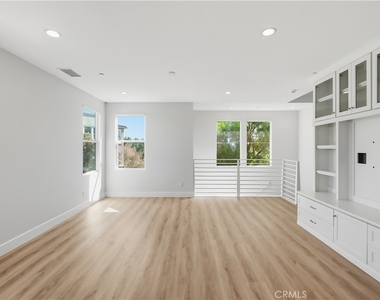 1 Vantis Drive - Photo Thumbnail 5