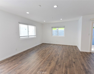 257 Avenida Victoria - Photo Thumbnail 2