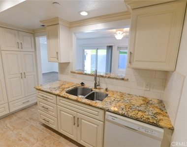 257 Avenida Victoria - Photo Thumbnail 9