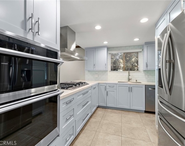 1523 E Baldwin - Photo Thumbnail 9
