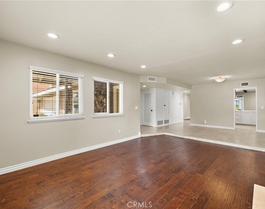1523 E Baldwin - Photo Thumbnail 7