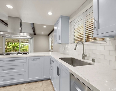 1523 E Baldwin - Photo Thumbnail 13