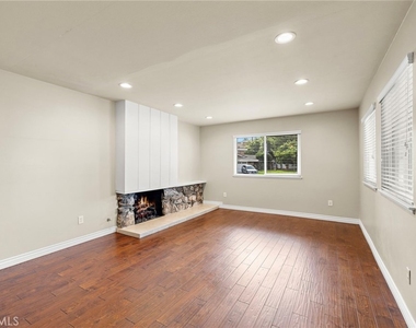 1523 E Baldwin - Photo Thumbnail 5
