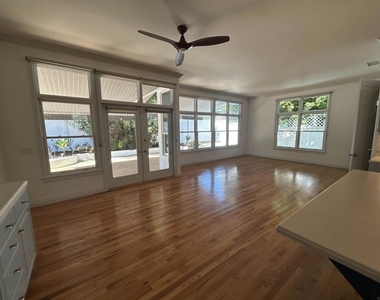 760 Coronado Avenue - Photo Thumbnail 10
