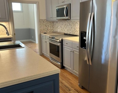 760 Coronado Avenue - Photo Thumbnail 5