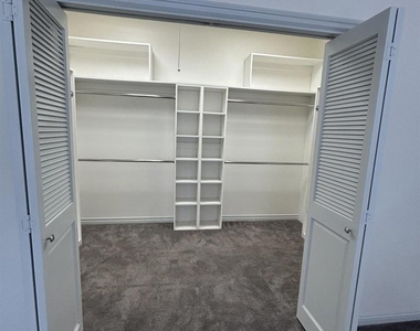 760 Coronado Avenue - Photo Thumbnail 13