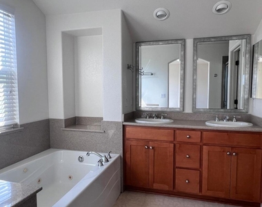 20600 Murano Circle - Photo Thumbnail 14