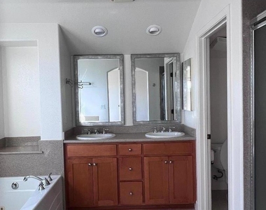 20600 Murano Circle - Photo Thumbnail 23