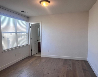 20600 Murano Circle - Photo Thumbnail 21