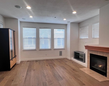 20600 Murano Circle - Photo Thumbnail 24