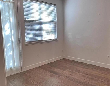 20600 Murano Circle - Photo Thumbnail 20