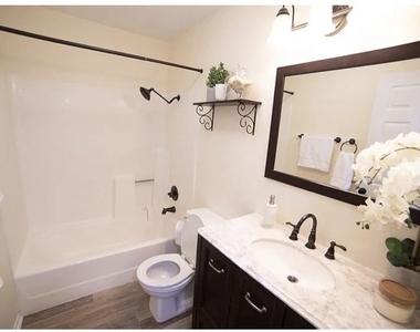 638 Bridgeport - Photo Thumbnail 6