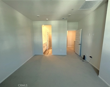 1696 Cayton Loop - Photo Thumbnail 16