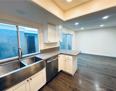 2061 W Redlands Boulevard - Photo Thumbnail 10
