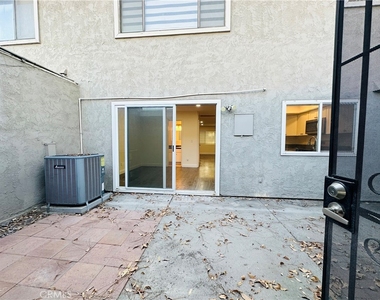 2061 W Redlands Boulevard - Photo Thumbnail 25