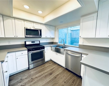 2061 W Redlands Boulevard - Photo Thumbnail 9