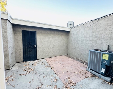 2061 W Redlands Boulevard - Photo Thumbnail 24